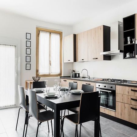 Comfortable Family Group Apartment Via Paruta Milano Exteriör bild