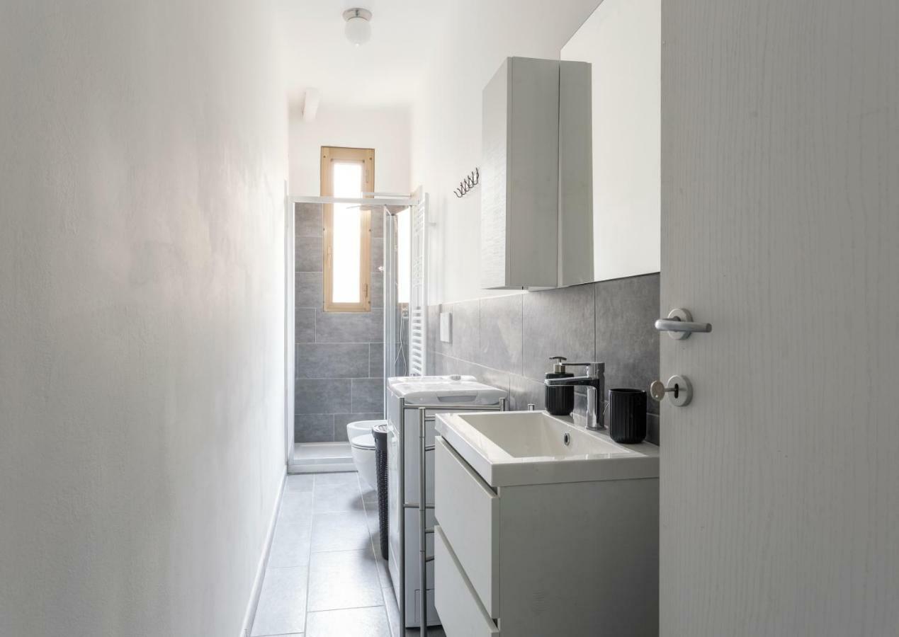 Comfortable Family Group Apartment Via Paruta Milano Exteriör bild